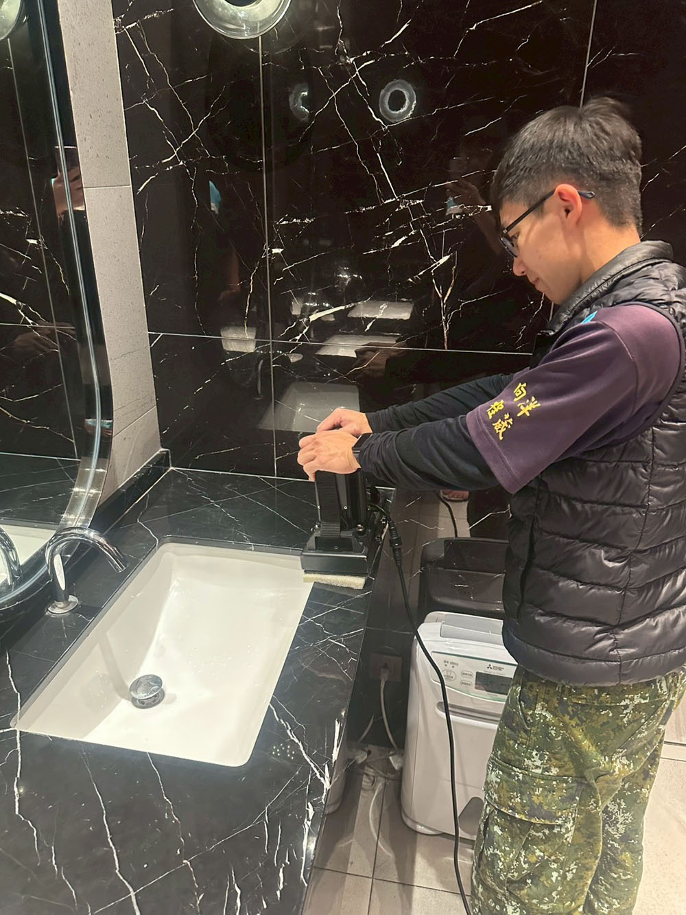 桃園和逸飯店夜清專案-水晶燈.宴會廳.地毯清洗.高處除塵